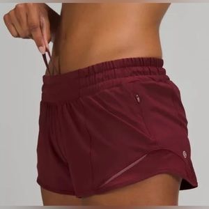 Lululemon Hotty Hot LR burgndy short